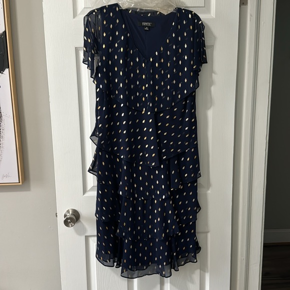 Like new ruffled dress - Picture 4 of 9